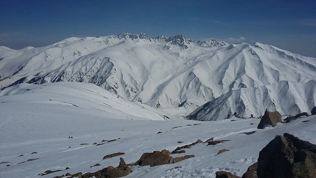 Apharwat Peak in Kashmir.webp