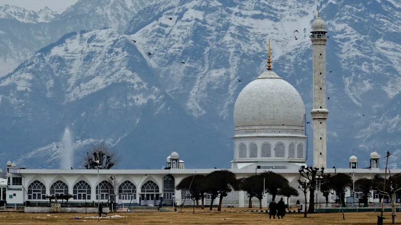 Hazratbal Shrine in Srinagar.webp