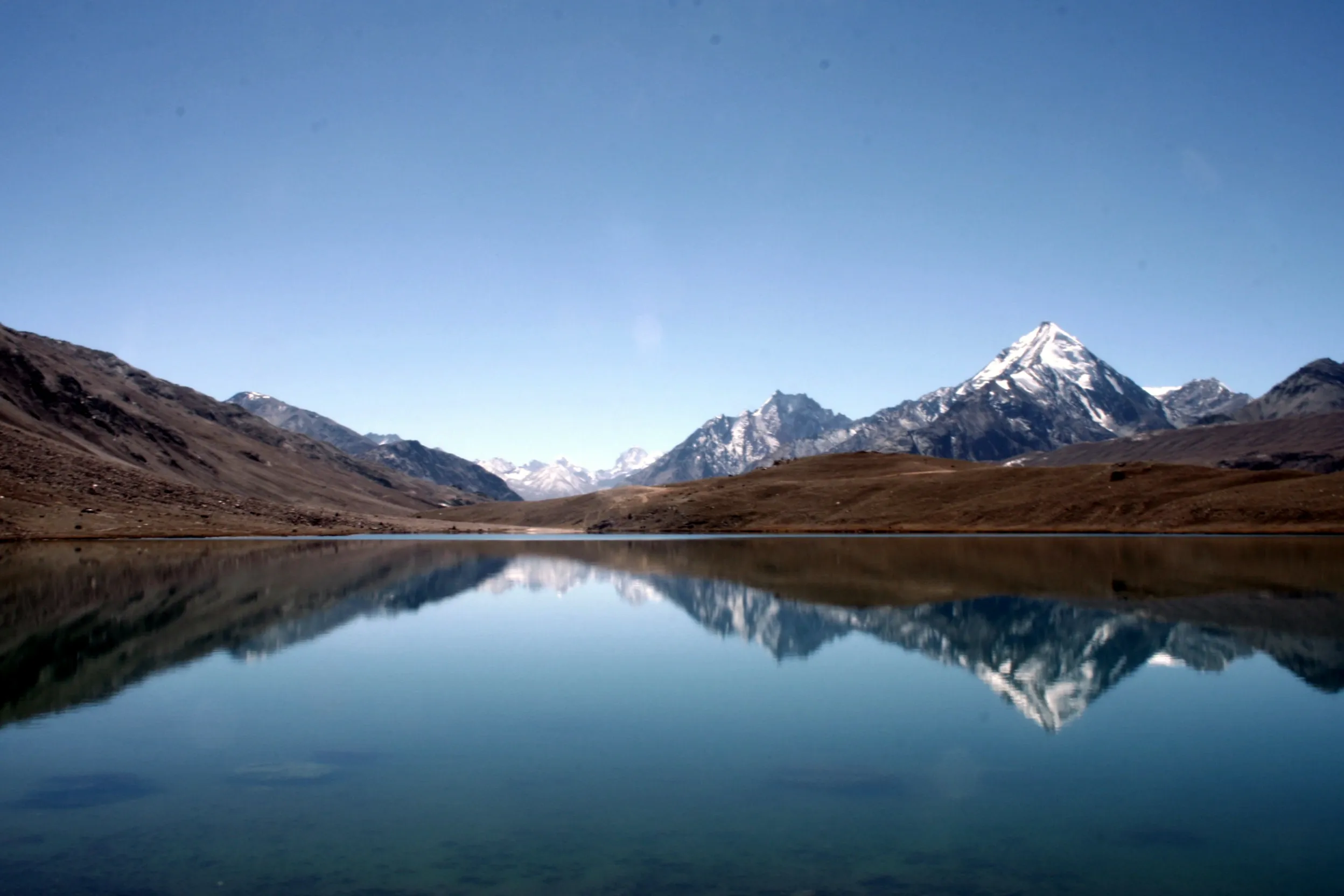 Witness the wintertime charm of Chandratal Lake in himachal.webp